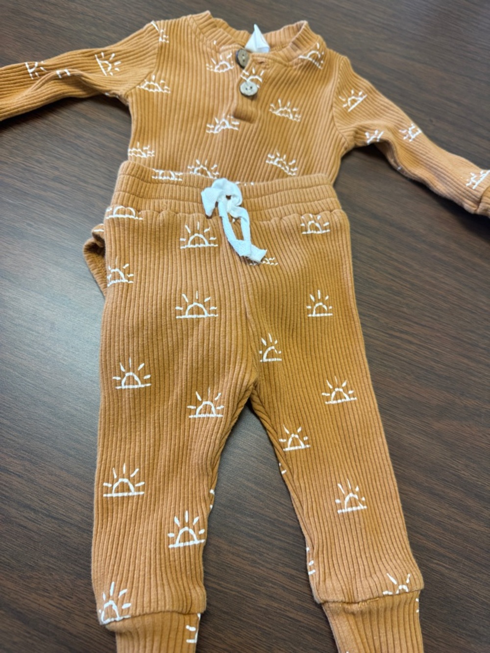 Ribbed Two-Piece Baby Set with White Sun Print - Rust
